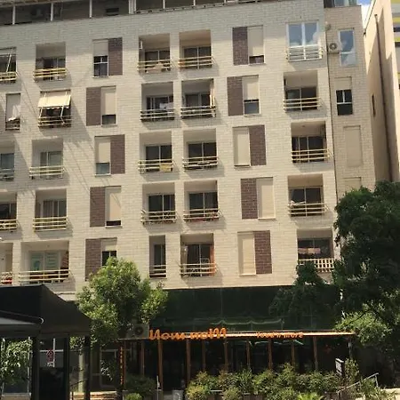 Old Train Station アパート